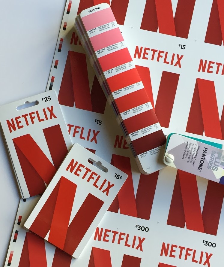 Un control de prensa de la impresión de una tarjeta regalo de Netflix